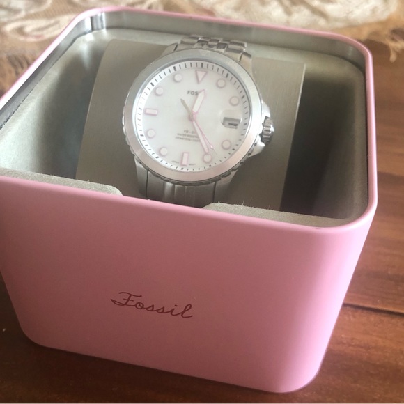 Fossil watch almost new, rare style not in store anymore. Pink n blue face - Picture 3 of 3